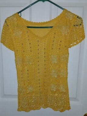 Yellow Crochet Floral Short Sleeve Top - Brand Unspecified